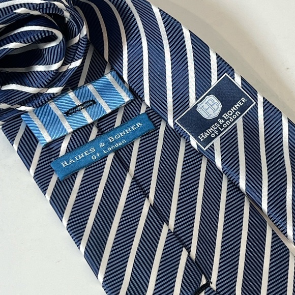 Haines & Bonner of London Handmade 100% Silk Classic Blue and White Striped Tie - Picture 7 of 11